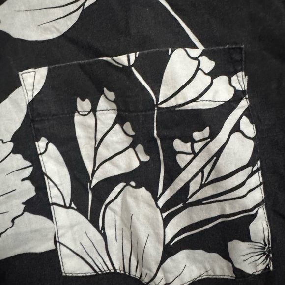 Men’s Black & White Floral Short-Sleeve Shirt - Picture 2 of 4